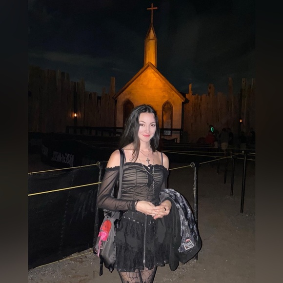 Meet your Posher, Alexis <3 - Picture 2 of 14